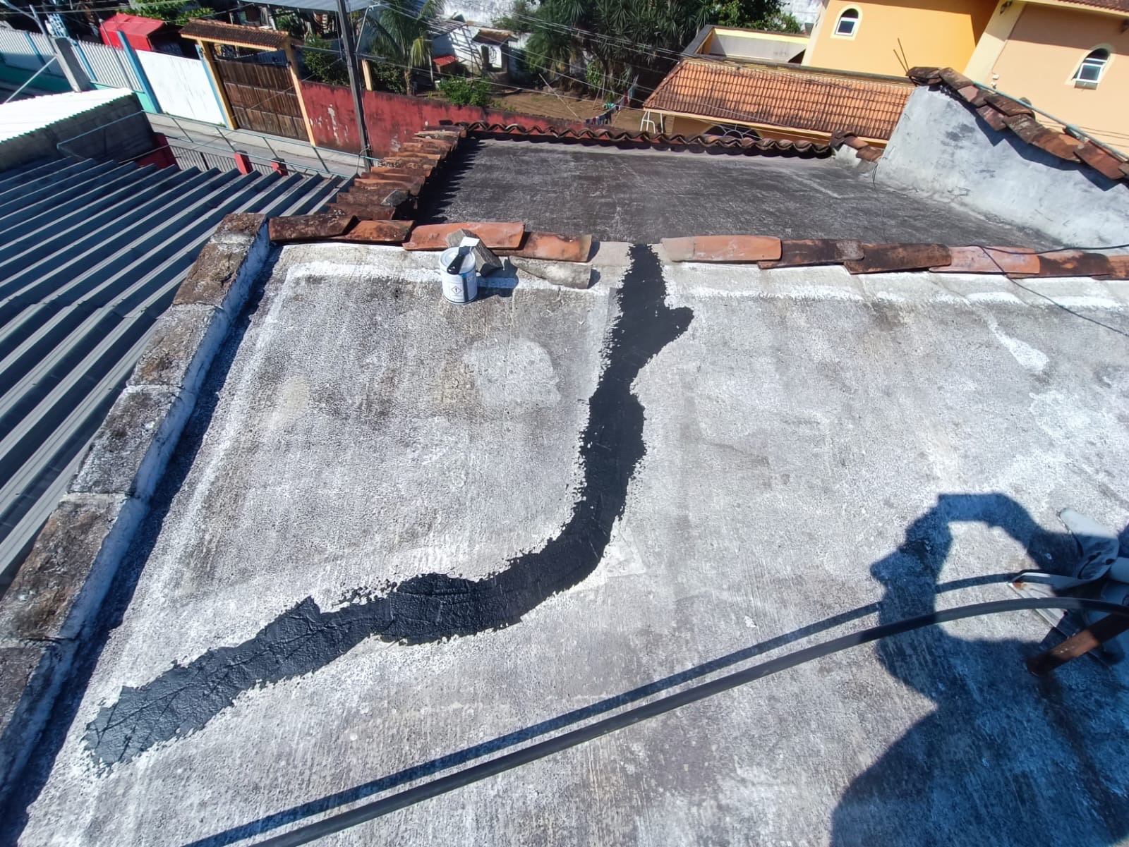 Aplicación de sellado en techo